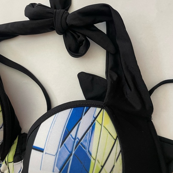 🦋💙🐰 Beach bunny swim top - Picture 2 of 4